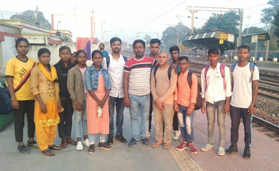 SARAIKELA NEWS : सरायकेला-खरसावां जिला ग्रेपलिंग कुश्ती टीम चांडिल से रामगढ़ के लिए हुई रवाना…