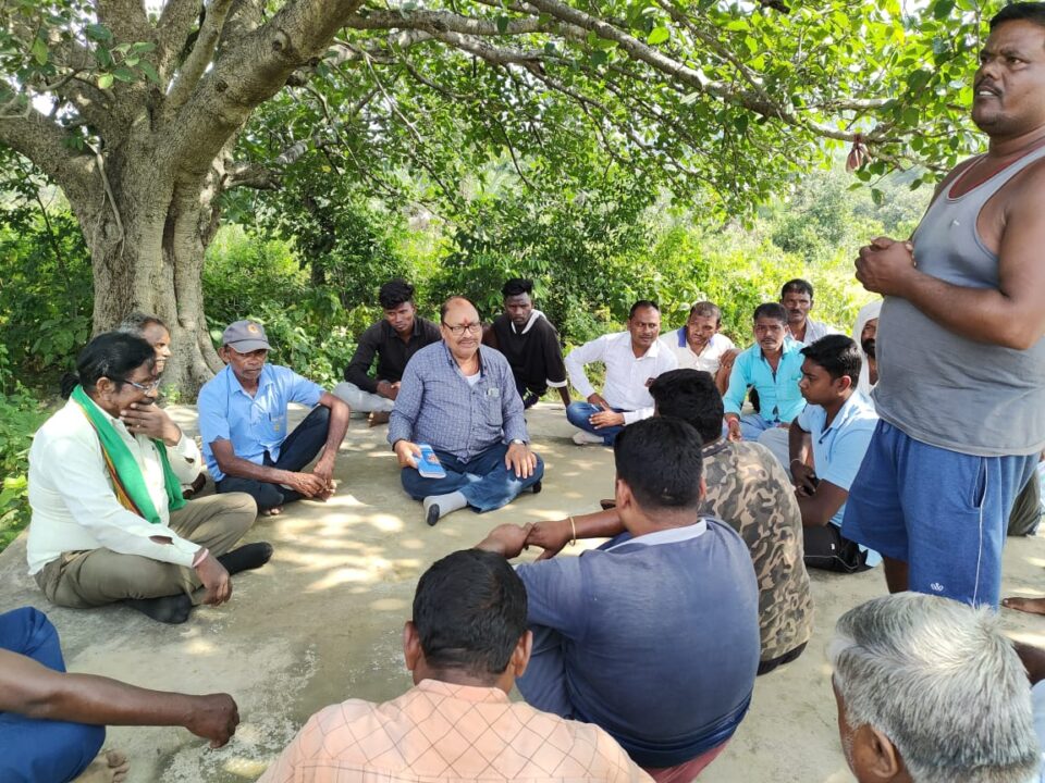 Chandil News : चांदुड़ीह से कुडूकतोपा सड़क सुदृढ़ीकरण कार्य में गड़बड़ी, ग्रामीण सड़क का विरोध करते हुये ठेकेदार को दी चेतावनी …… | Vananchal 24TV Live
