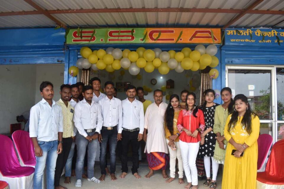 Saraikela News : उकरी मोड़ स्थित चांदनी चौक में मां सरस्वती कम्प्यूटर सेंटर का हुआ उद्घाटन…