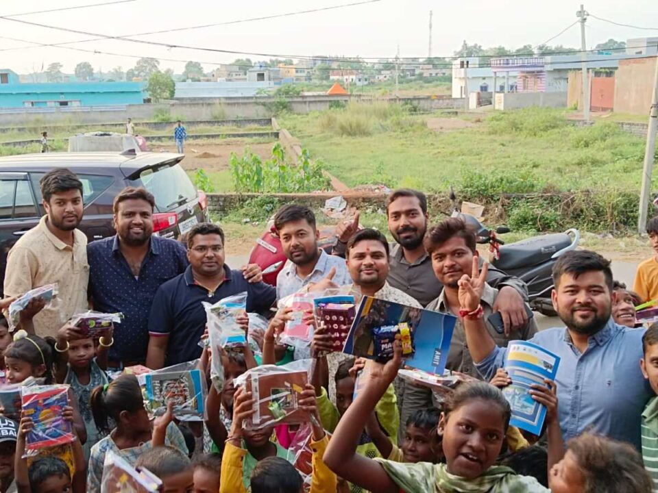 Saraikela News गरीब बच्चों के बीच मिठाई वितरण कर मारवाड़ी युवा मंच का “आनंद सबके लिए” कार्यक्रम हुआ संपन्न…. | Vananchal 24TV Live