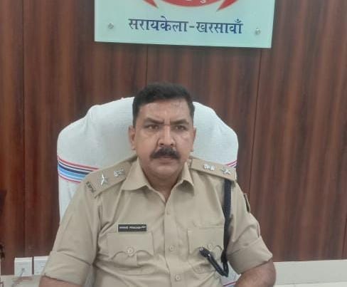 Saraikela News : सीआरपीएफ कैंप से चोरी हुए इंसास राइफल के मामले को गंभीरता से लेते हुए एसपी ने की टीम गठित, कहा शीघ्र होगा मामले का उद्भेदन…. | Vananchal 24TV Live