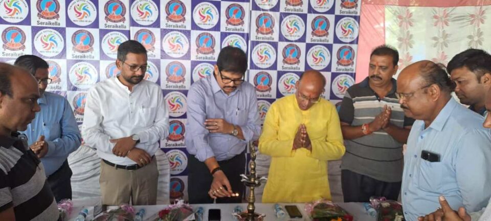 SARAIKELA NEWS : मारवाड़ी युवा मंच द्वारा लगाए गए स्वैच्छिक रक्तदान शिविर में कुल 105 यूनिट रक्त का हुआ संग्रह… | Vananchal 24TV Live