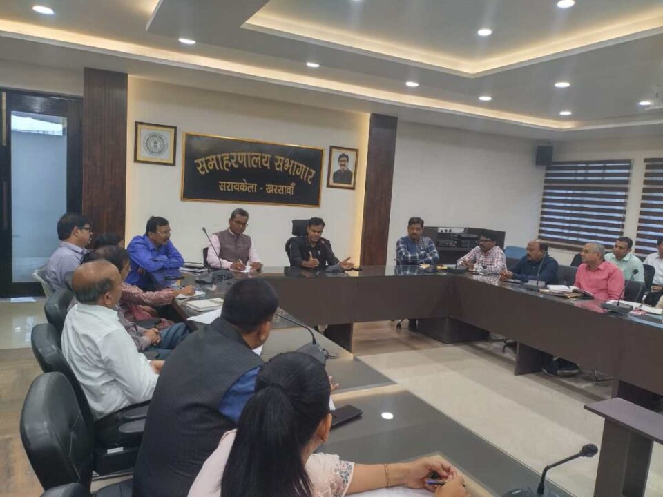 SARAIKELA NEWS : जिला स्तरीय आपकी योजना आपकी सरकार आपके द्वार कार्यक्रम में 12 नवंबर को मुख्यमंत्री हेमंत सोरेन होंगे शामिल; मुख्यमंत्री के आगमन को लेकर बिरसा मुंडा स्टेडियम में तैयारी शुरू; सुरक्षा के चाक-चौबंद इंतजाम… | Vananchal 24TV Live