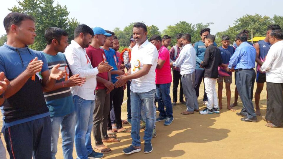Chandil News : एक दिवसीय वॉलीबॉल प्रतियोगिता का हुआ आयोजन….