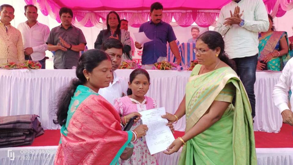 SARAIKELA NEWS : जिले के 7 प्रखंड के 7 पंचायत एवं नगर निकाय क्षेत्र में ‘आपकी योजना, आपकी सरकार आपके द्वार’ कार्यक्रम के तहत लगाए गए शिविर… | Vananchal 24TV Live