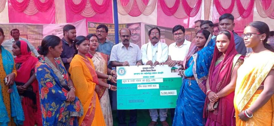 SARAIKELA NEWS : जिले के सभी 8 प्रखंड के 8 पंचायत एवं नगर निकाय क्षेत्र में ‘आपकी योजना, आपकी सरकार आपके द्वार’ कार्यक्रम के तहत लगाए गए शिविर… | Vananchal 24TV Live