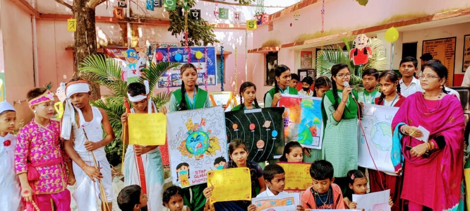 SARAIKELA NEWS :उत्क्रमित उच्च विद्यालय न्यू कॉलोनी आदित्यपुर में बाल दिवस के साथ झारखंड स्थापना दिवस… | Vananchal 24TV Live