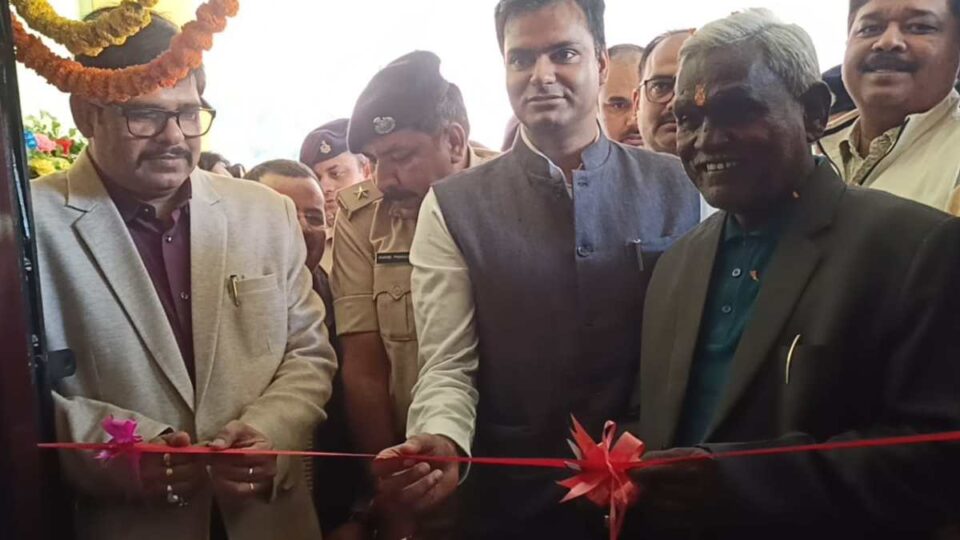 SARAIKELA NEWS : राज्य स्थापना दिवस एवं भगवान बिरसा मुंडा के जयंती के अवसर पर टाउन हॉल सरायकेला में हुआ सांस्कृतिक कार्यक्रम का आयोजन; अनुमंडल कार्यालय सरायकेला का मंत्री चंपाई सोरेन ने किया लोकार्पण… | Vananchal 24TV Live