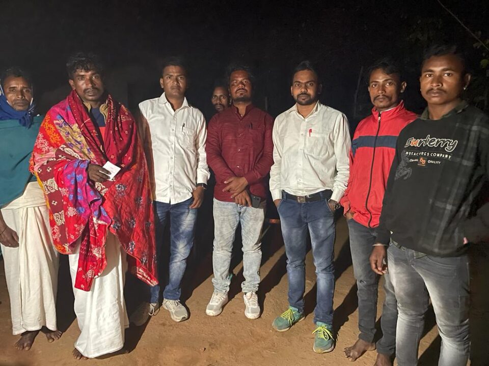 Chandil News : समाजसेवी ने दिया मृतक के परिजनों को सहायता…
