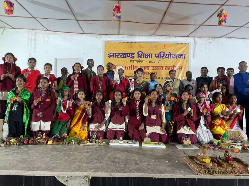 Saraikela News : जिला स्तरीय कला उत्सव का किया गया आयोजन; स्कूली बच्चों ने दिखाया दमखम… | Vananchal 24TV Live