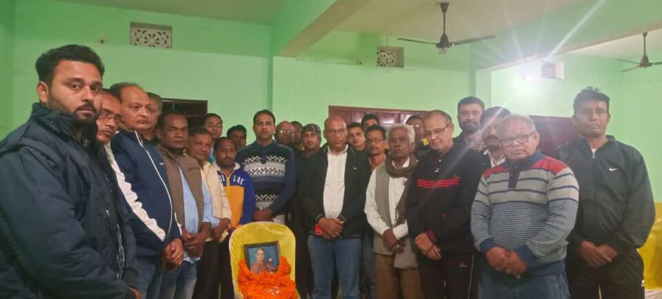 Saraikela News : सरायकेला छऊ आर्टिस्ट एसोसिएशन ने शोक सभा कर पद्मश्री स्वर्गीय पंडित गोपाल प्रसाद दुबे को दी श्रद्धांजलि…. | Vananchal 24TV Live