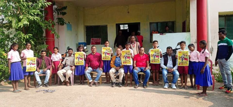 SARAIKELA NEWS : जिला चाइल्डलाइन द्वारा जिले के 3 थानों में चलाया गया चाइल्डलाइन से दोस्ती अभियान… | Vananchal 24TV Live