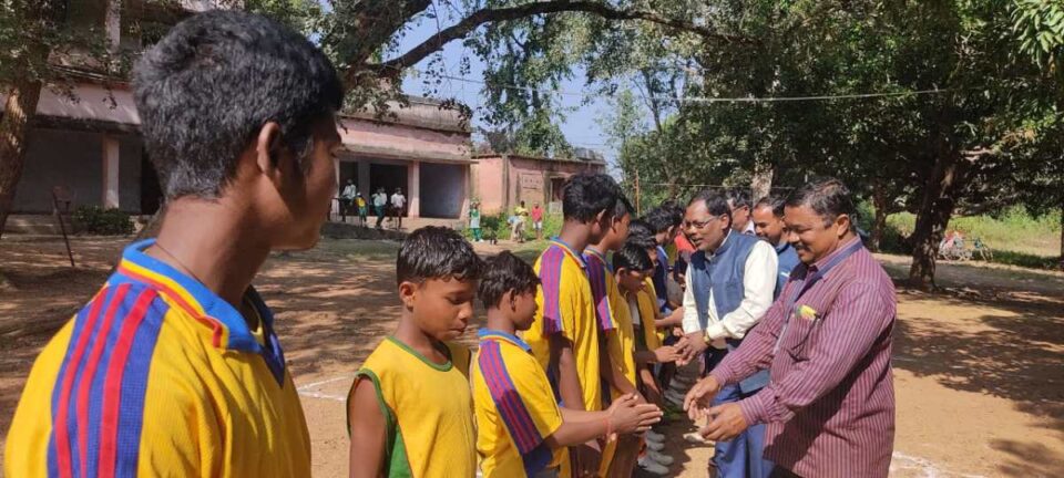 SARAIKELA NEWS : विद्यालय स्तरीय दो दिवसीय खेलो झारखंड प्रतियोगिता 2022-23 का हुआ शुभारंभ…