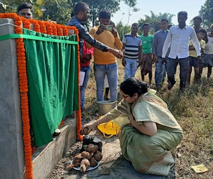 Chandil News : चाण्डिल वासियों को विधायक सविता महतो ने दिया सड़क और चेक डेम का सौगात…. | Vananchal 24TV Live