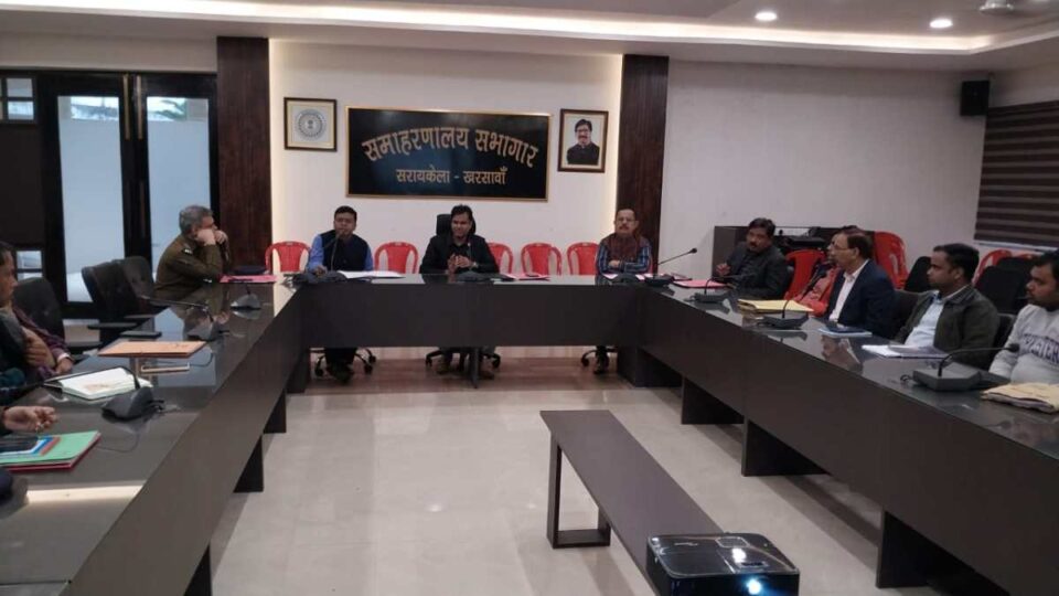Saraikela News : उपायुक्त की अध्यक्षता मे सड़क सुरक्षा समिति की हुई बैठक… | Vananchal 24TV Live
