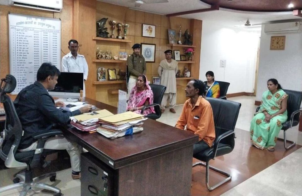 Saraikela News : साप्ताहिक जनता मिलन में 30 फरियादियों से मिले उपायुक्त, त्वरित समाधान के दिए निर्देश… | Vananchal 24TV Live