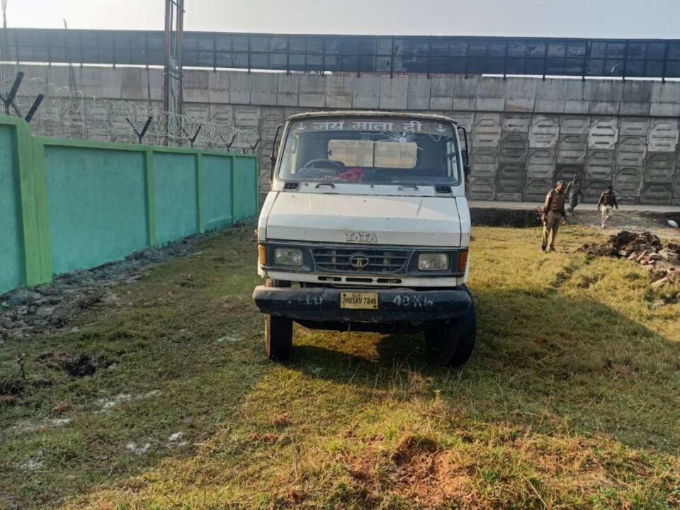 Chandil News : चाण्डिल पुलिस ने बालू माफिया को दी चेतावनी, कहा कि अबैध बालू कारोबारी पर पैनी नजर, अब नो पैरवी केवल एफ आई आर……