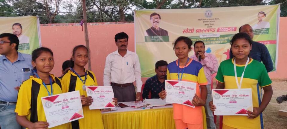 Saraikela News : प्रखंड स्तरीय दो दिवसीय खेलो झारखंड 2022 खेलकूद प्रतियोगिता का हुआ समापन…. | Vananchal 24TV Live