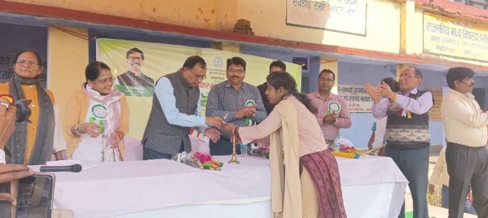 Saraikela News : राजकीय मध्य विद्यालय, ऊपरबेडां गम्हरिया  में “खेलो झारखण्ड “2022 के तत्वाधान में  दो दिवसीय  प्रखण्ड स्तरीय प्रतियोगिता का आयोजन… | Vananchal 24TV Live