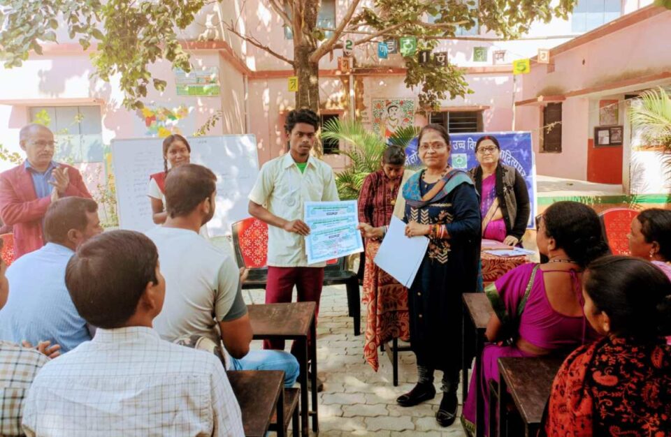 Saraikela News : उत्क्रमित उच्च विद्यालय न्यू कॉलोनी आदित्यपुर में हुआ शिक्षक अभिभावक गोष्ठी का आयोजन… | Vananchal 24TV Live