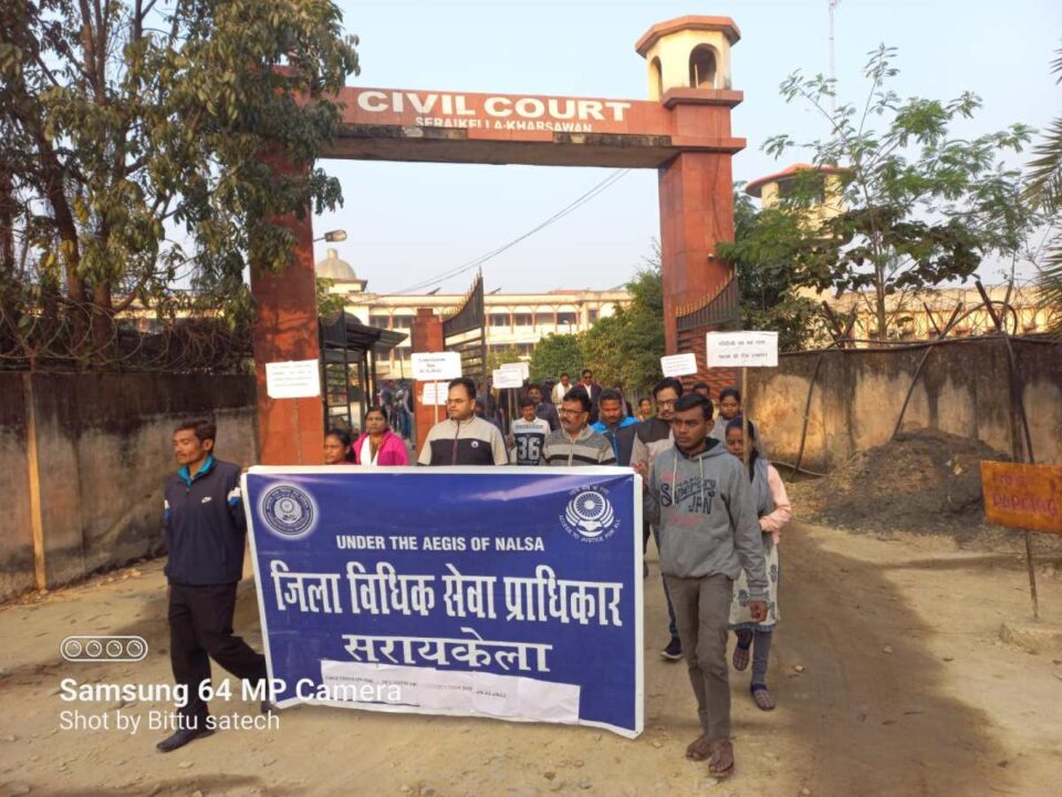 SARAIKELA NEWS : संविधान दिवस पर मनाए जा रहे साप्ताहिक कार्यक्रम के तहत निकाली गई प्रभात फेरी… | Vananchal 24TV Live