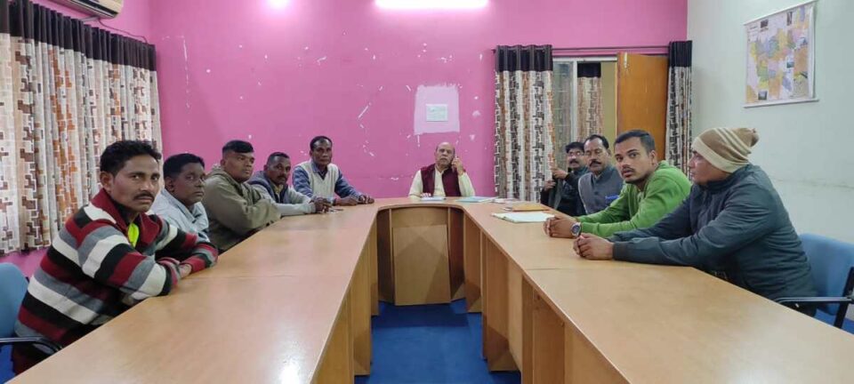 Saraikela : एसटी में शामिल करने की मांग को लेकर आदिवासी कुड़मी समाज का महाजुटान 30 को, बैठक कर बनाई रणनीति.. | Vananchal 24TV Live