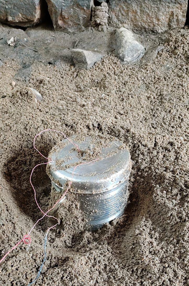 Ranchi हजारीबाग पुलिस को मिली बड़ी सफलता अंगों थाना के खुटवार में IED बम बरामद किया ….