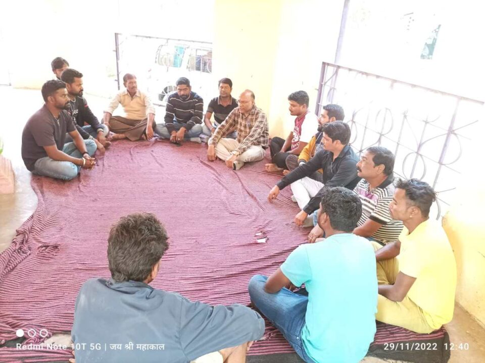 SARAIKELA NEWS : सड़क सुरक्षा को लेकर नपं उपाध्यक्ष ने सेफ ड्राइविंग सेफ जर्नी के लिए चालकों को किया जागरूक…