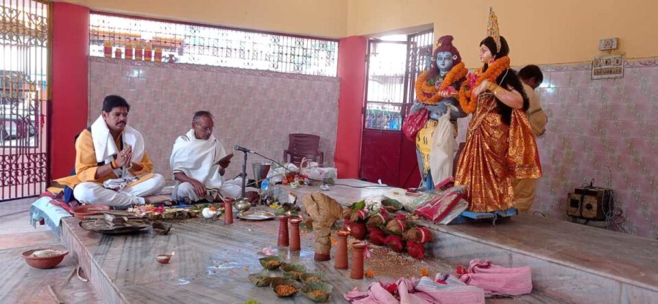 SARAIKELA NEWS : क्षेत्र में विधि विधान के साथ पूजी गई माता अन्नपूर्णा; बतौर यजमान एसडीओ ने माता की आराधना कर मांगी क्षेत्र की खुशहाली…