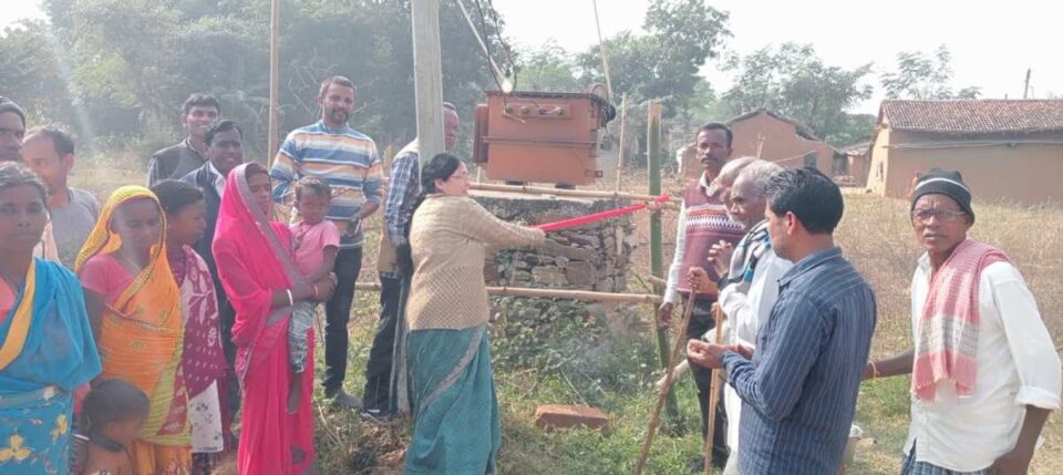 Chandil : विधायक ने चोगाटांढ़ व रहड़ाडीह में किया दो ट्रांसफार्मर उद्घाटन. …