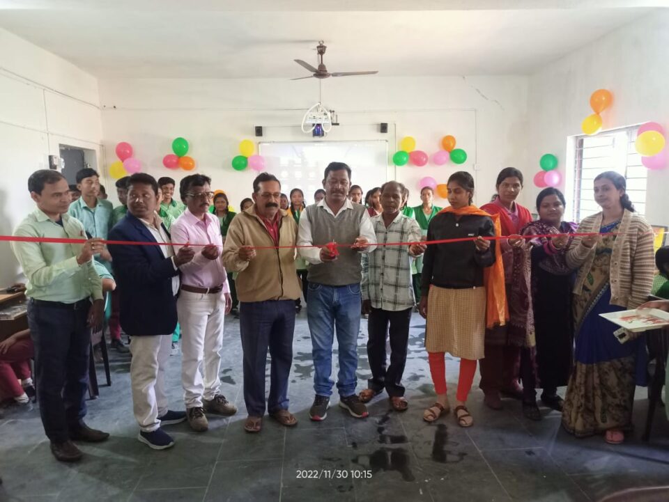 SARAIKELA NEWS :   उत्क्रमित उच्च विद्यालय बुरुडीह में हुआ आईसीटी लैब का उद्घाटन…