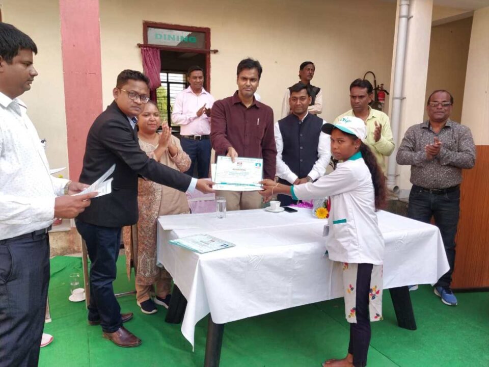 SARAIKELA NEWS : पीएनबी आरसेटी परिसर सरायकेला मे बैंक सखी दीदियो के लिए छः दिवसीय प्रशिक्षण कार्यशाला का उपायुक्त ने किया उद्घाटन…