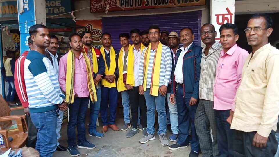 Saraikela : राजनगर बाजार में आदिवासी कुड़मी समाज का कमेटी विस्तार को लेकर हुई बैठक… | Vananchal 24TV Live