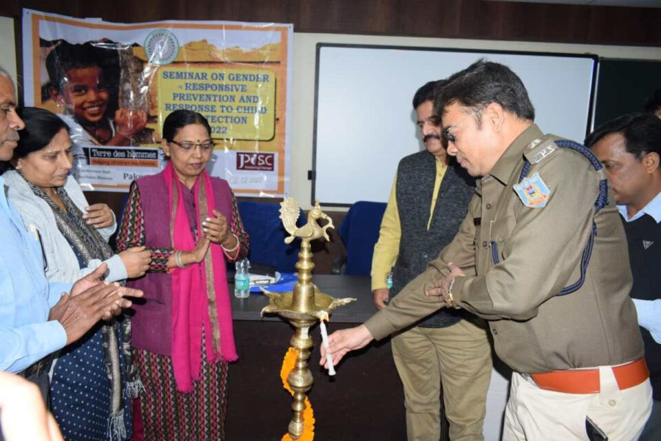 Pakur  : लिंग उत्तरदायी रोकथाम और बाल संरक्षण को लेकर सूचना भवन सभागार में सेमिनार का आयोजन …