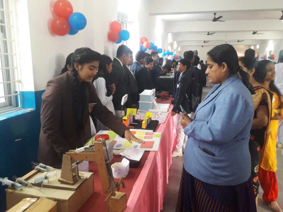 Muri : संत माईकल 10+2 स्कूल मुरी में साइंस, आर्ट एवं क्राफ्ट प्रदर्शनी का आयोजन….