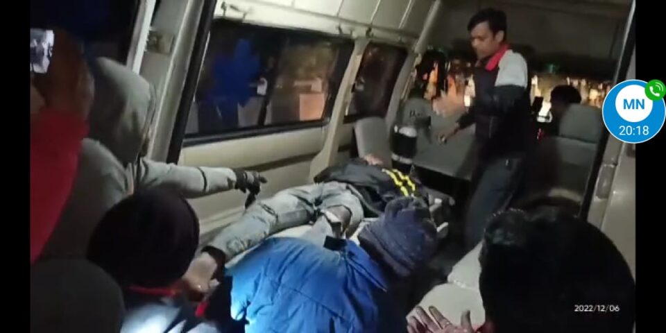 Saraikela : बाइक सवार दो लोगों को कंपनी बस ने मारी जोरदार टक्कर, दोनों की स्थिति गंभीर….
