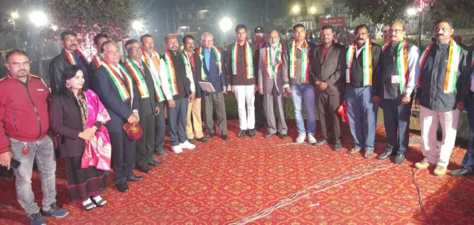 Saraikela : आदित्यपुर नेताजी सुभाष पार्क में वारियर्स ऑफ कोल्हान ने मनाया झंडा दिवस ,पूर्व सैनिकों के लिए कोष संग्रह…
