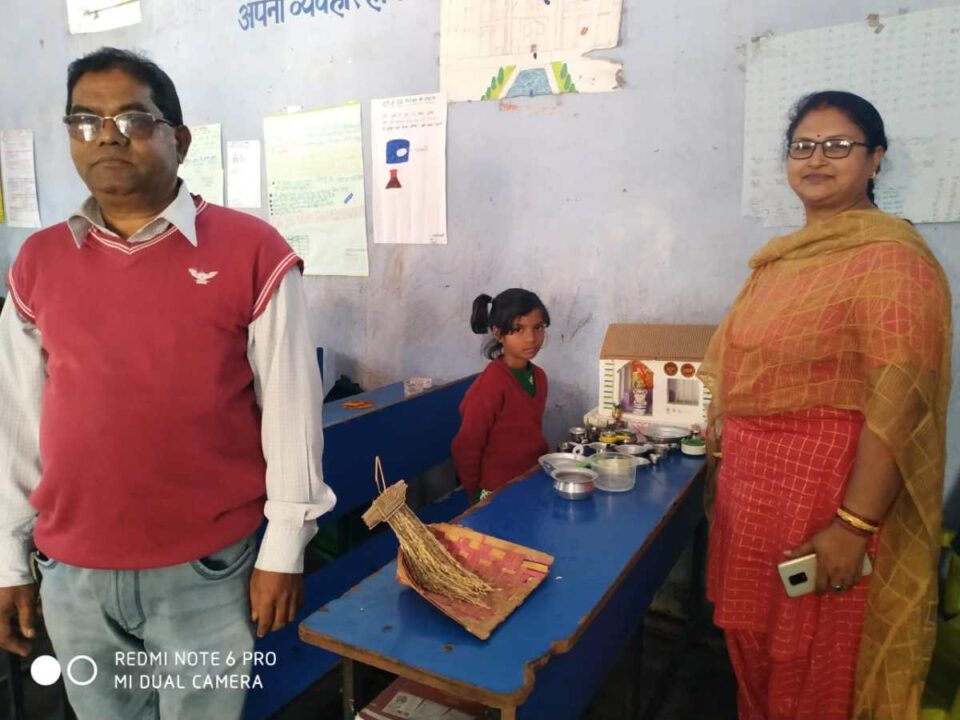 Saraikela : नगरपालिका ओड़िया मवि में विज्ञान प्रदर्शनी का हुआ आयोजन,स्वीटी बारीक के प्रदर्शनी को मिला प्रथम स्थान….