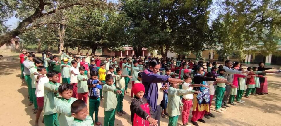 Saraikela : सड़क सुरक्षा को लेकर स्कूली बच्चों को दिलाई गई शपथ…