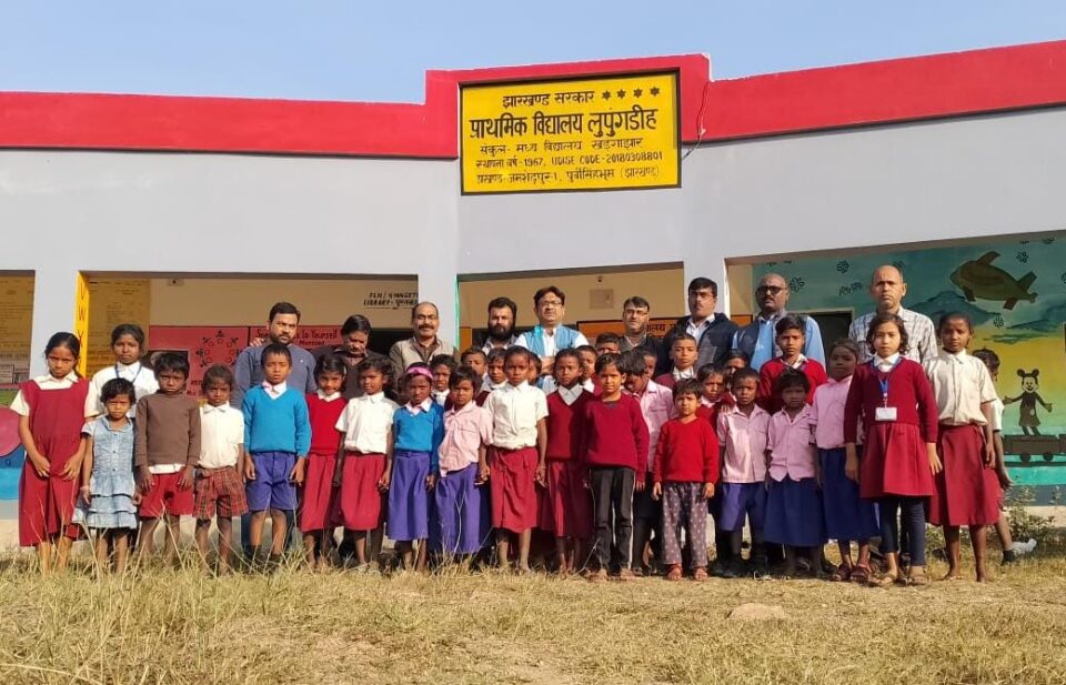 JAMSEDPUR : जज्वा का प्रतिनिधिमंडल ने प्राथमिक स्कूल लुपुंगडीह का किया दौरा,बाल संसद के सदस्यों से किया संवाद..