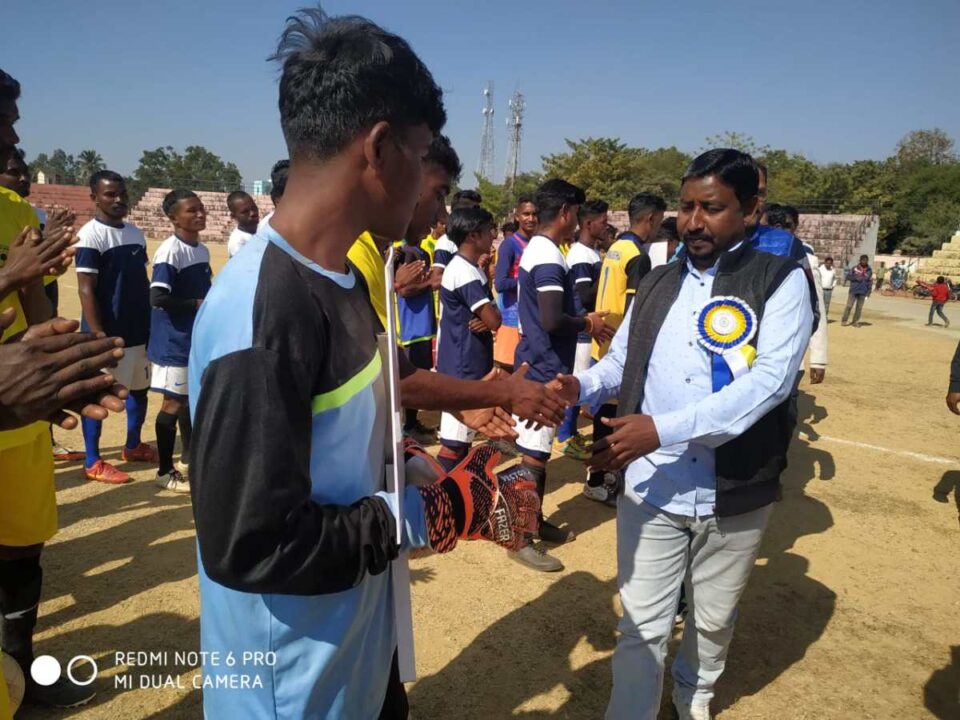 Saraikela : दो दिवसीय जिला स्तरीय मुख्यमंत्री आमंत्रण कब फुटबॉल प्रतियोगिता का हुआ शुभारंभ…