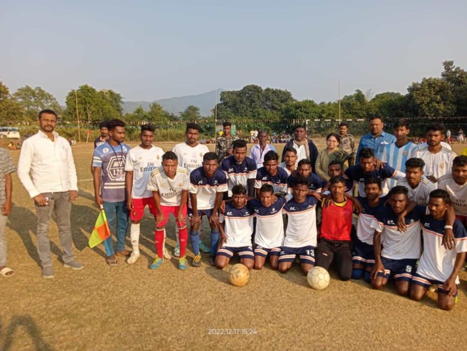 Chandil : फुटबॉल प्रतियोगिता में शामिल हुए विधायक 