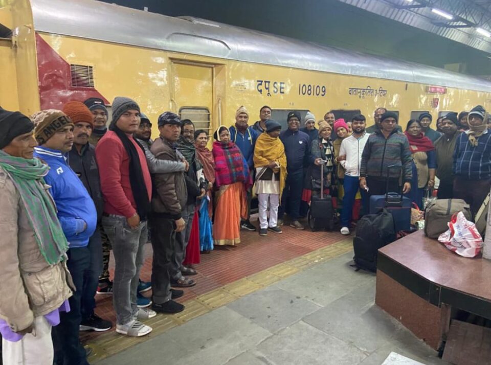 Saraikela : श्री कालूराम सेवा ट्रस्ट के तत्वाधान में 150 लोगों का जत्था भागवत कथा हेतु द्वारकाधीश धाम गुजरात रवाना… | Vananchal 24TV Live