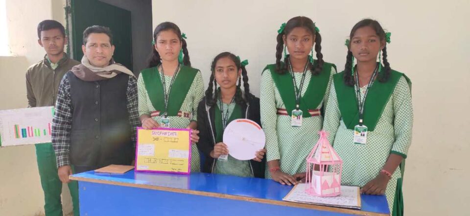 SARAIKELA NEWS : उत्क्रमित उच्च विद्यालय कृष्णापुर में रामानुजन जयंती के अवसर पर गणित प्रदर्शनी का हुआ आयोजन… | Vananchal 24TV Live