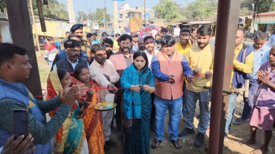 Saraikela : भाजपा नेता गणेश महाली के प्रयास से भोलाडीह गांव में स्थापित हुआ एक सौ केवीए का ट्रांसफार्मर… | Vananchal 24TV Live