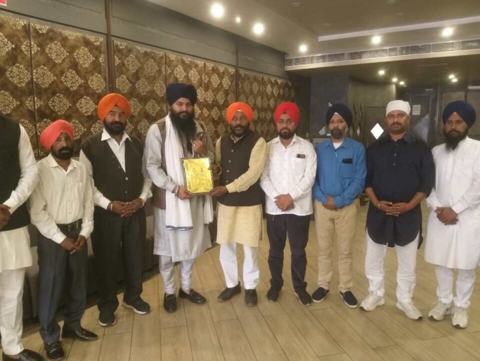 Jamshedpur : भाई लाल सिहं को रंगरेटा महासभा ने दिया स्मृति चिह्न..
