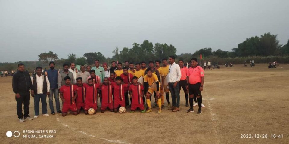 Saraikela : गम्हरिया प्रखंड के एक दिवसीय फुटबाल प्रतियोगिता में एसएससी कलिकापुर बना चैंपियन.. | Vananchal 24TV Live