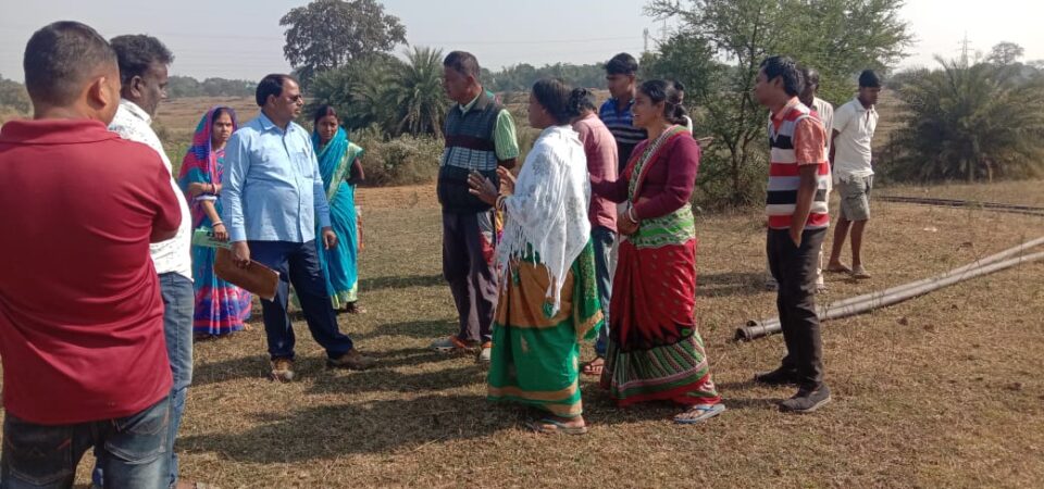 Saraikeal : ओबीसी स्कूल निर्माण की बाधा दूर, रैयतदारो को मिला जमीन के बदले जमीन…