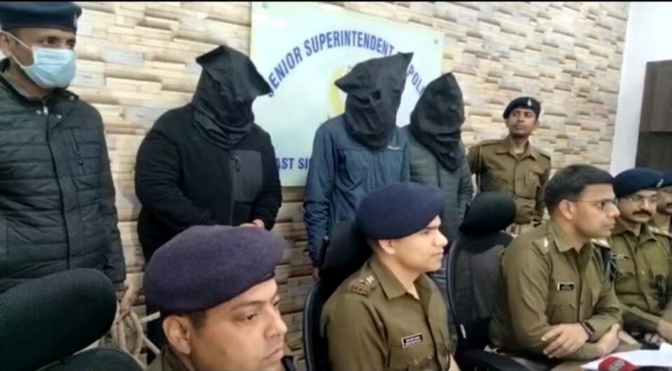 Jamshedpur : ठगी के नये तरिके का जमशेदपुर पुलिस ने किया पर्दाफाश, पश्चिम बंगाल और झारखंड के कई शहरों में नकली पुलिस बनकर घटना को दिया है अंजाम … | Vananchal 24TV Live