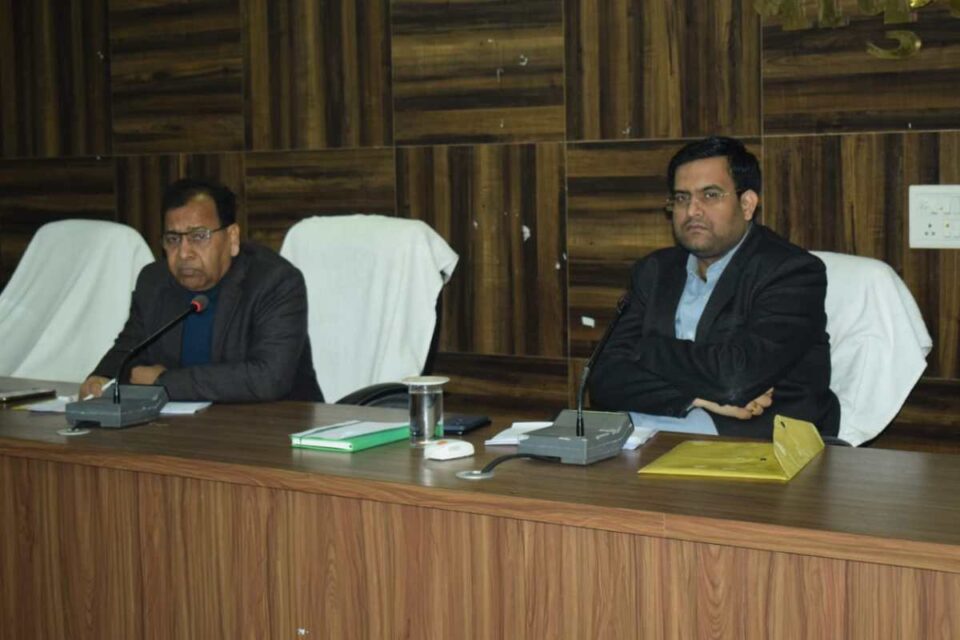 Pakur : उपायुक्त ने स्वास्थ्य विभाग के कार्यों की समीक्षा की, सुदूरवर्ती क्षेत्रों में सहियाओं व अन्य स्वास्थ्य कर्मियों गर्भवती महिलाओं का नियमित प्रसव पूर्व जांच सुनिश्चित कराने का दिया निर्देश….. | Vananchal 24TV Live